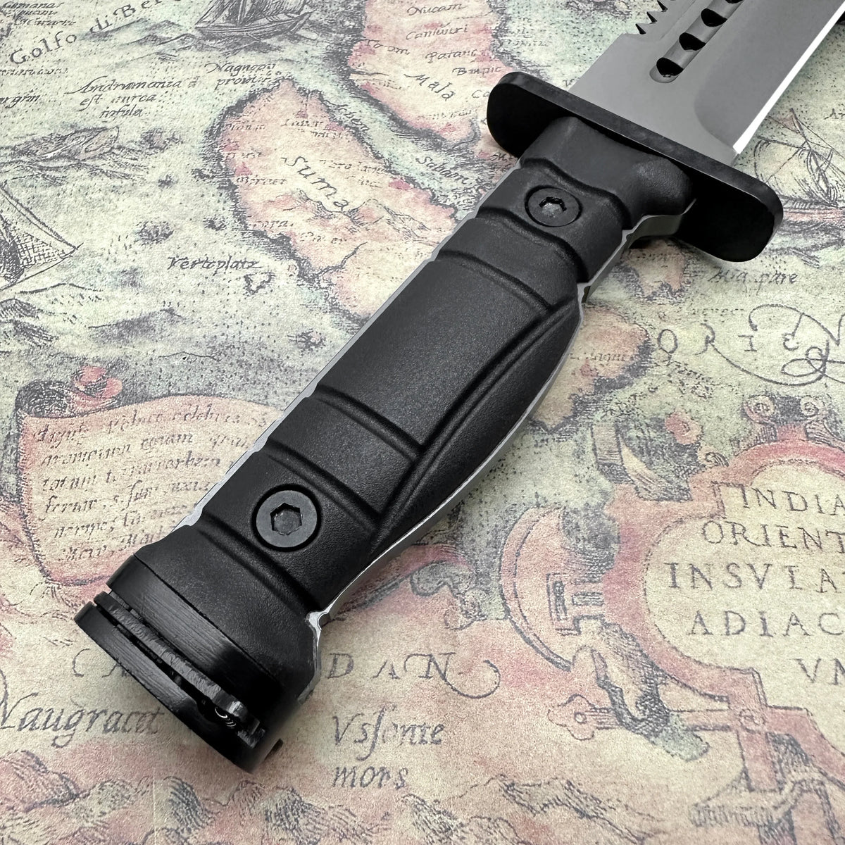 Multifunctional Knife, Essential for Wilderness Survival, Non-Slip Handle, Comes with Sheath, Recommended Gift for Men